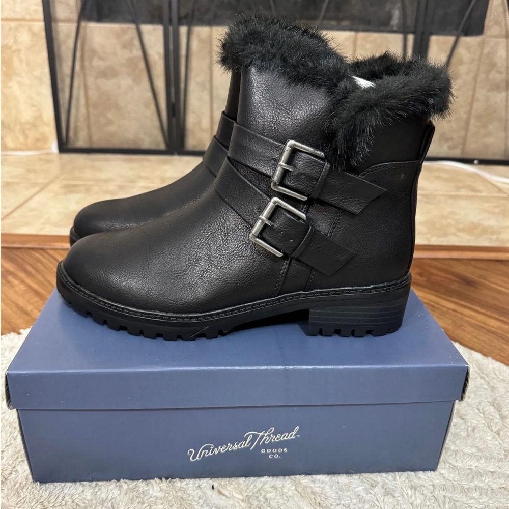 Universal Thread Black Buckle Winter Boots